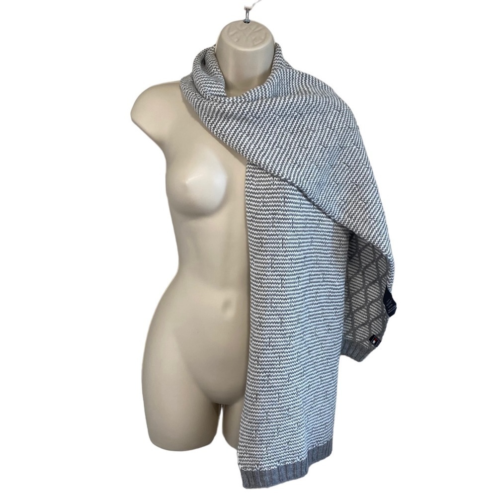Tommy Hillfiger - Gray Chevron Knit Scarf - 10X 78"